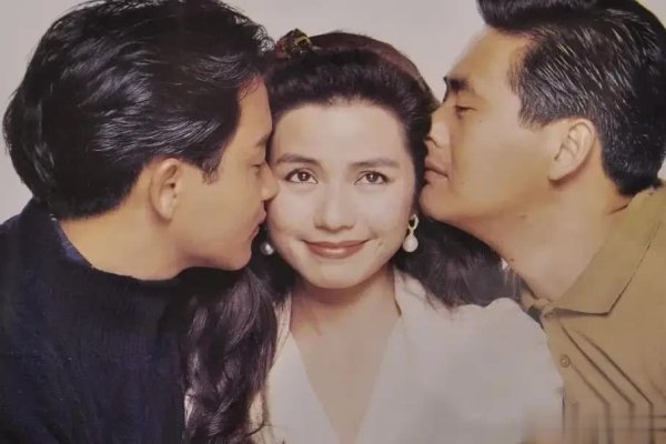 股票怎么开户 纵横四海影评：小时候当喜剧，长大后懂三人感情真相